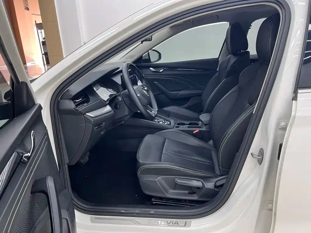 Skoda Octavia — фото 8