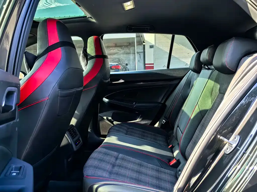 Volkswagen Golf GTI — фото 3