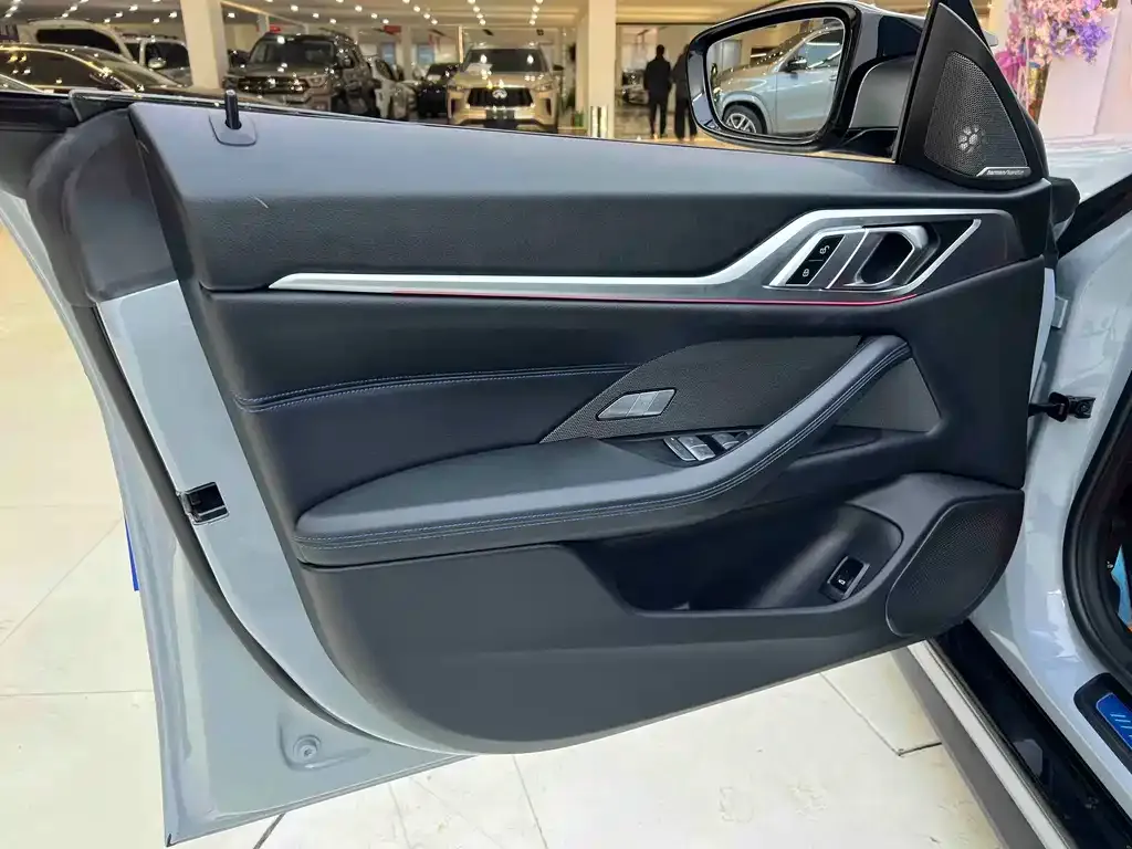BMW i4 — фото 7