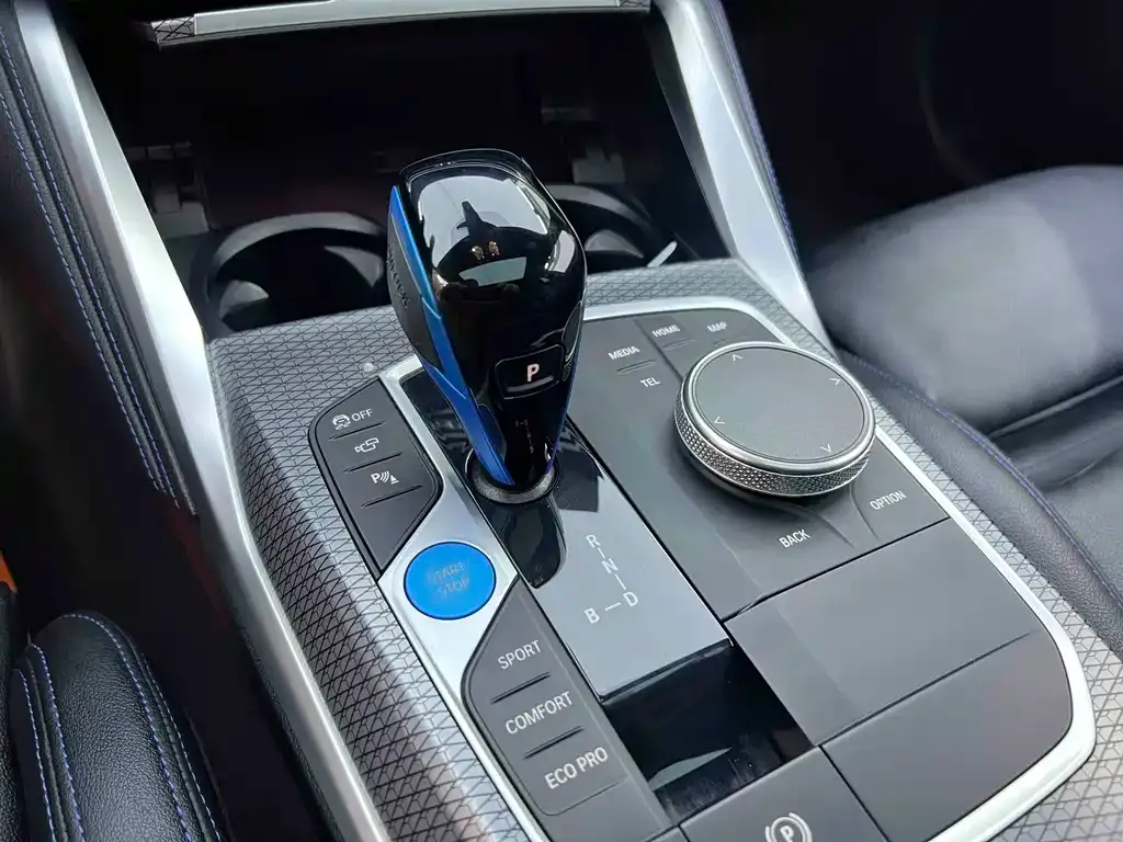 BMW i4 — фото 10