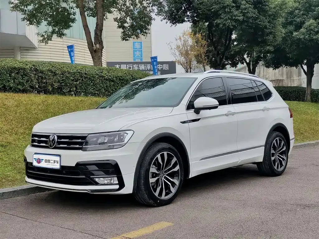 Volkswagen Tiguan L — фото 1