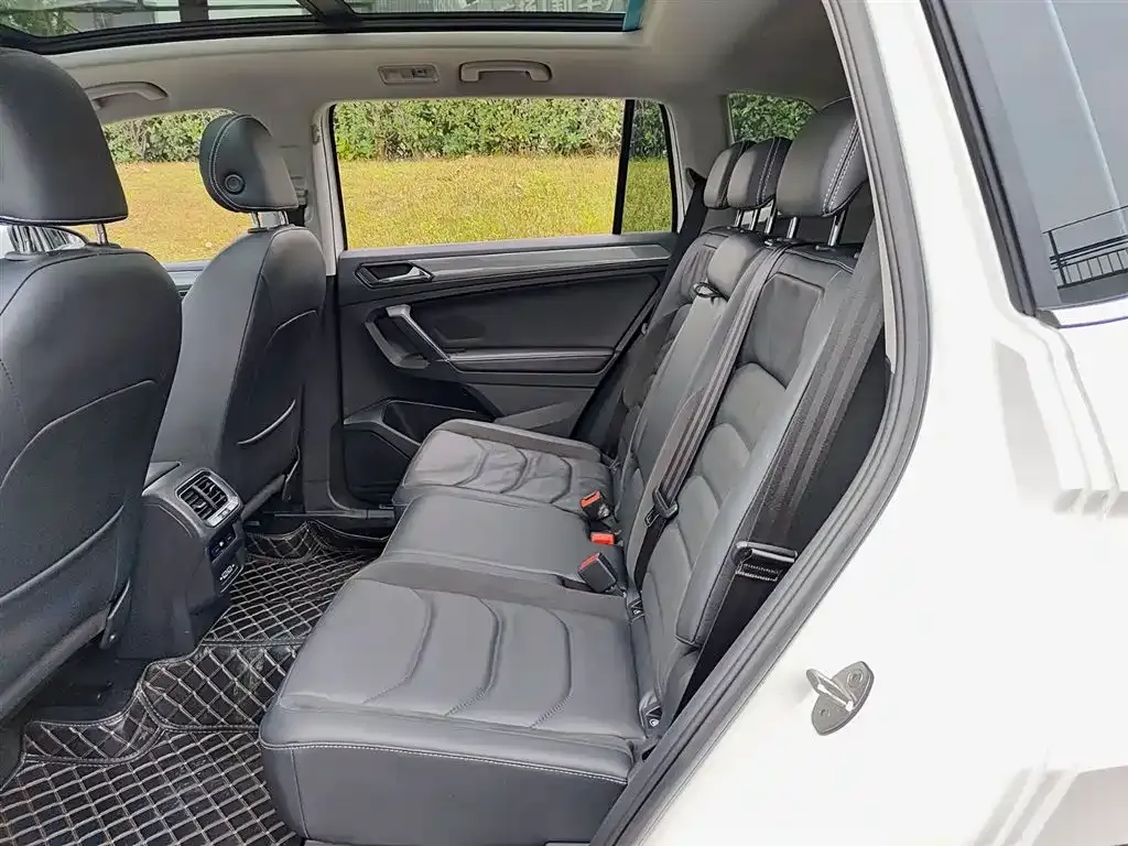 Volkswagen Tiguan L — фото 2