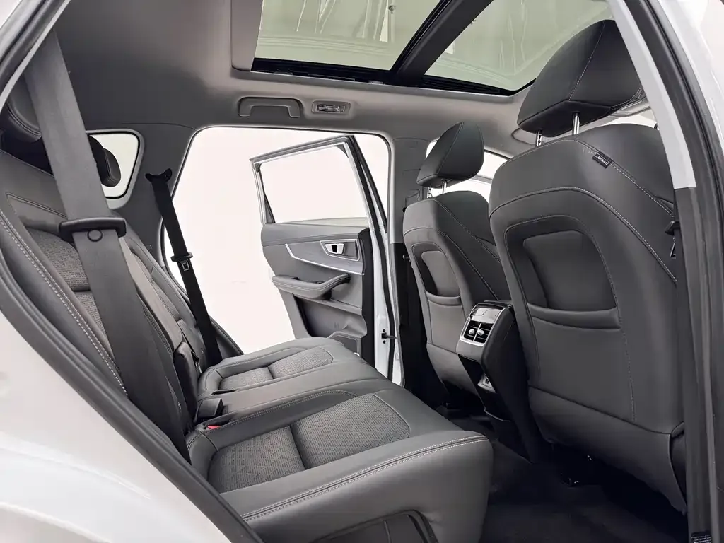 Chery Tiggo 8 — фото 10