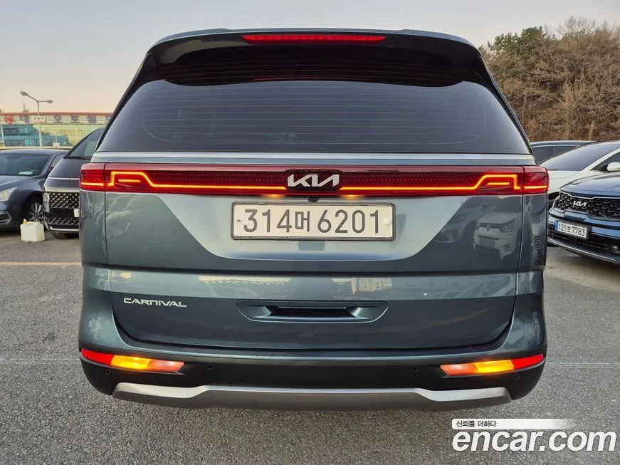 Kia Carnival — фото 5