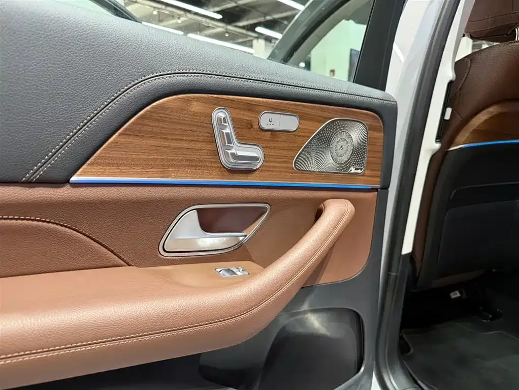 Mercedes-Benz GLS — фото 10