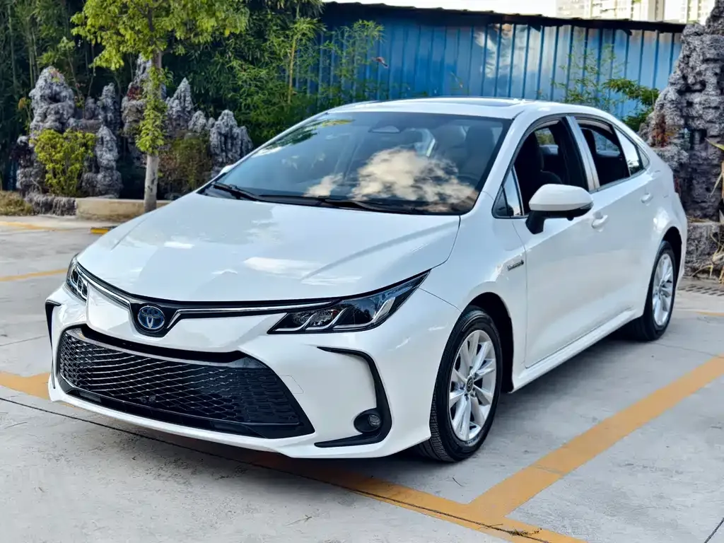 Toyota Corolla — фото 1