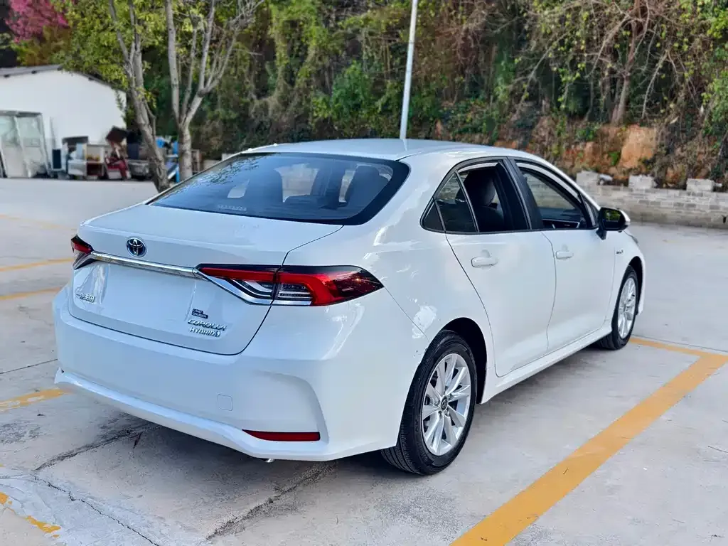 Toyota Corolla — фото 7