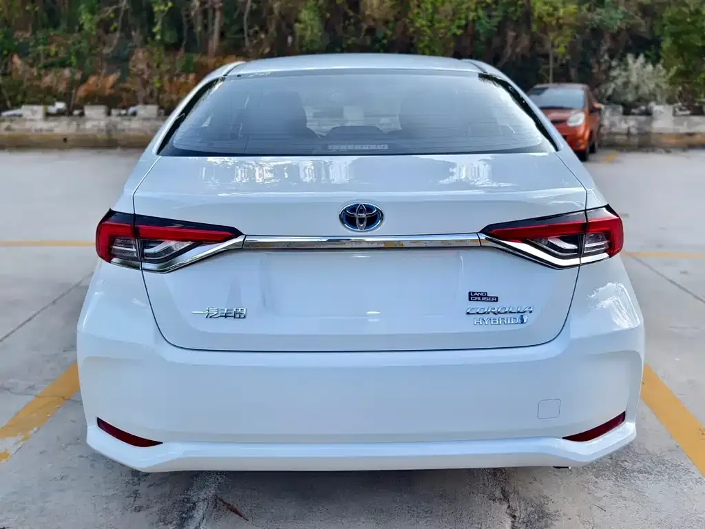 Toyota Corolla — фото 5