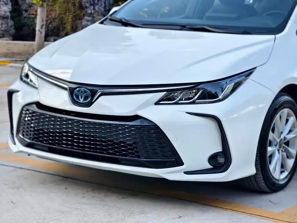 Toyota Corolla — фото 10