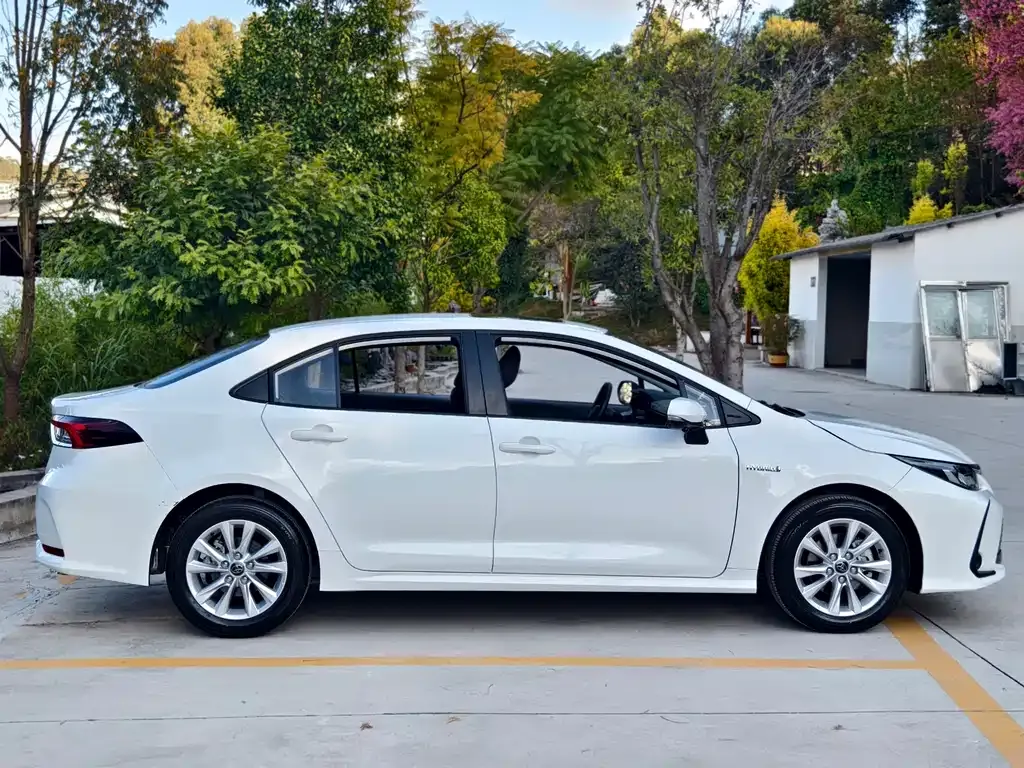 Toyota Corolla — фото 9