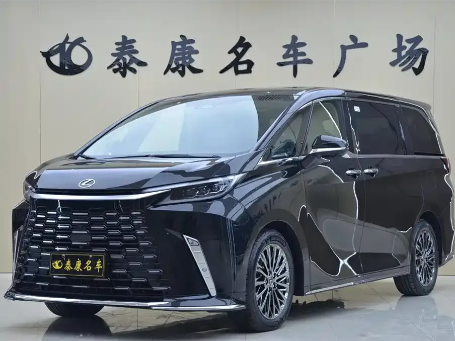 Lexus LM — фото 1
