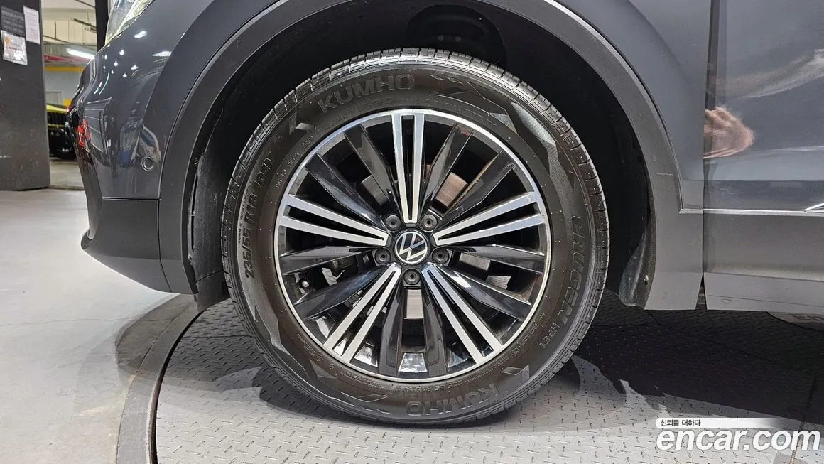 Volkswagen Tiguan — фото 9