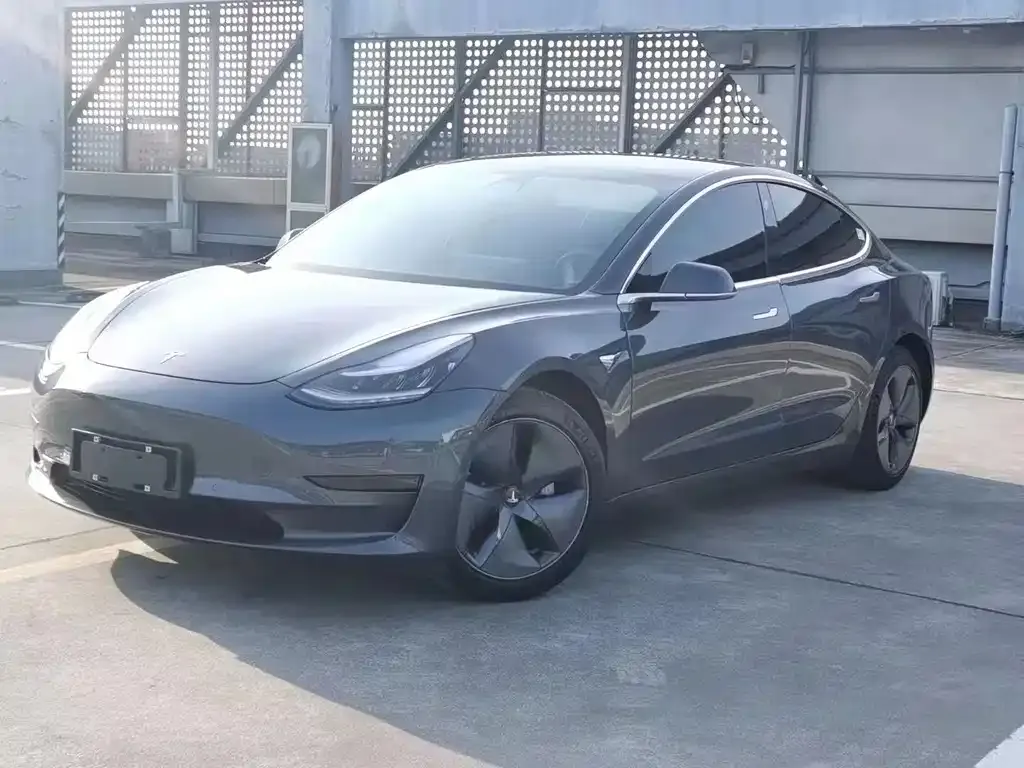 Tesla Model 3 — фото 1