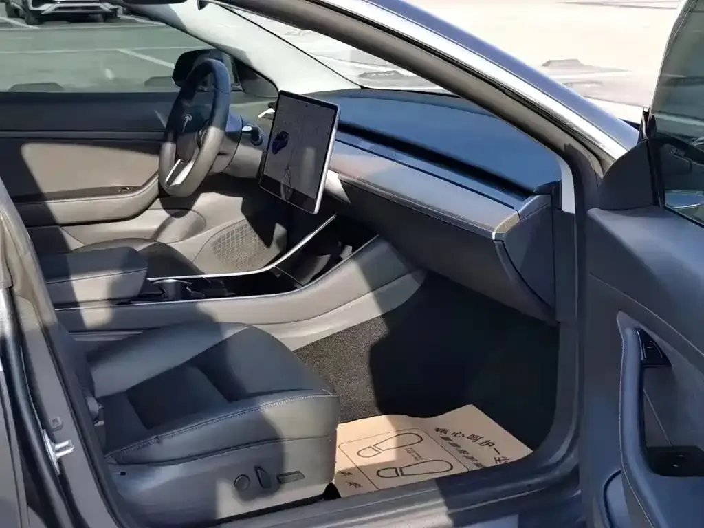 Tesla Model 3 — фото 5