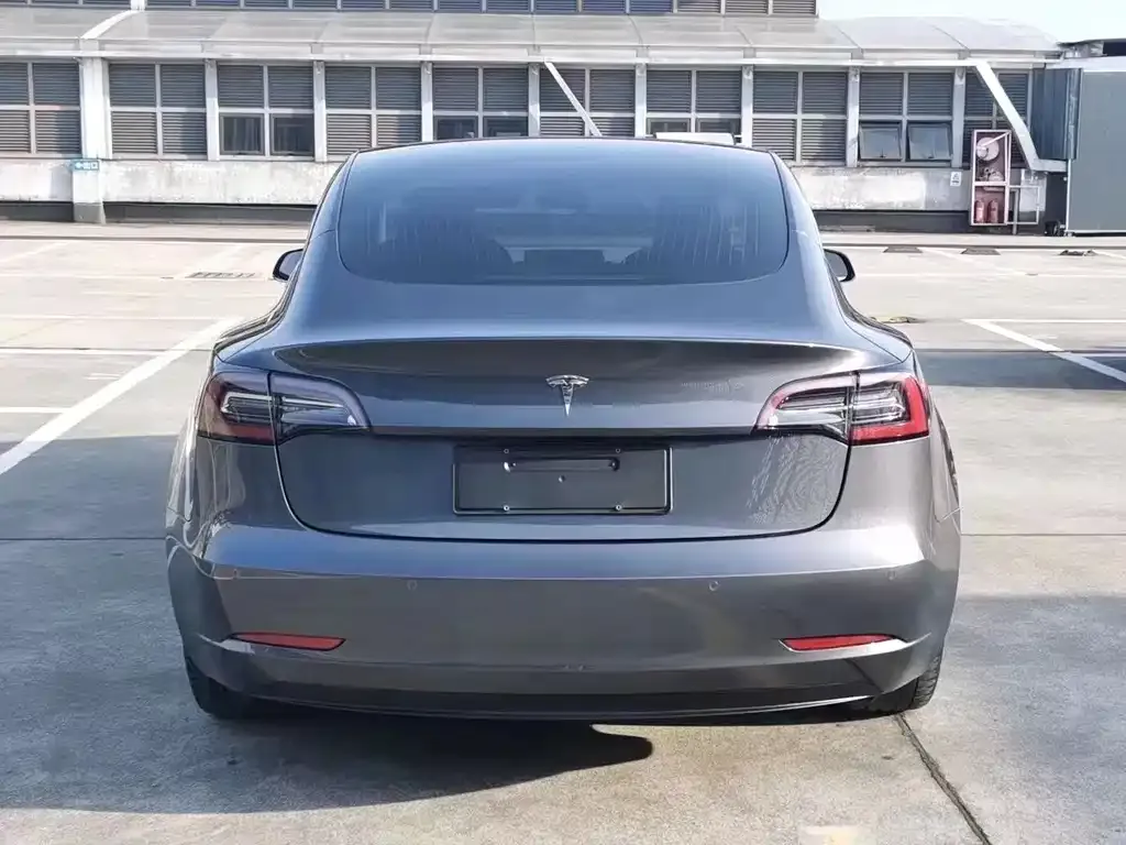 Tesla Model 3 — фото 8