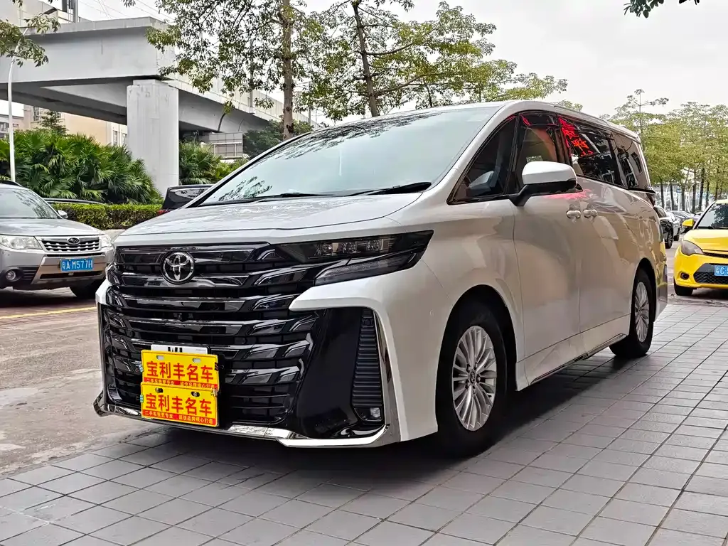 Toyota Vellfire — фото 1
