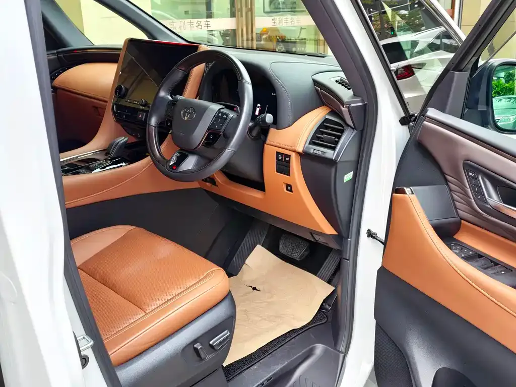 Toyota Vellfire — фото 2