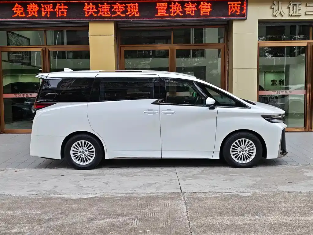 Toyota Vellfire — фото 3