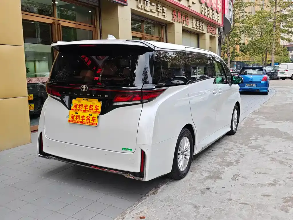 Toyota Vellfire — фото 6