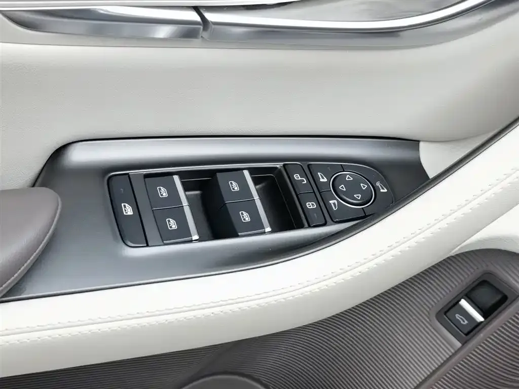 BYD PLUS New Energy — фото 10