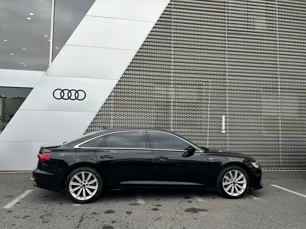 Audi A6L — фото 8
