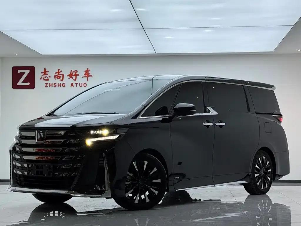 Toyota Vellfire — фото 1