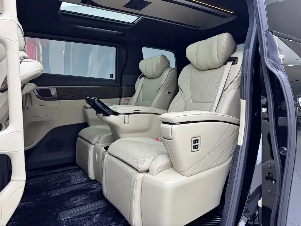 Toyota Vellfire — фото 9