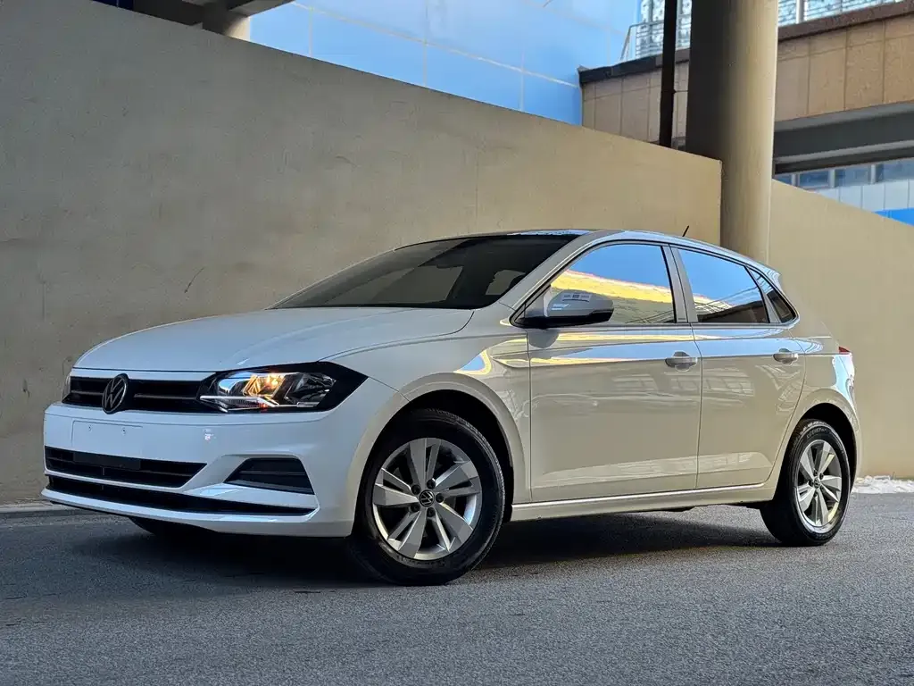 Volkswagen Polo — фото 1
