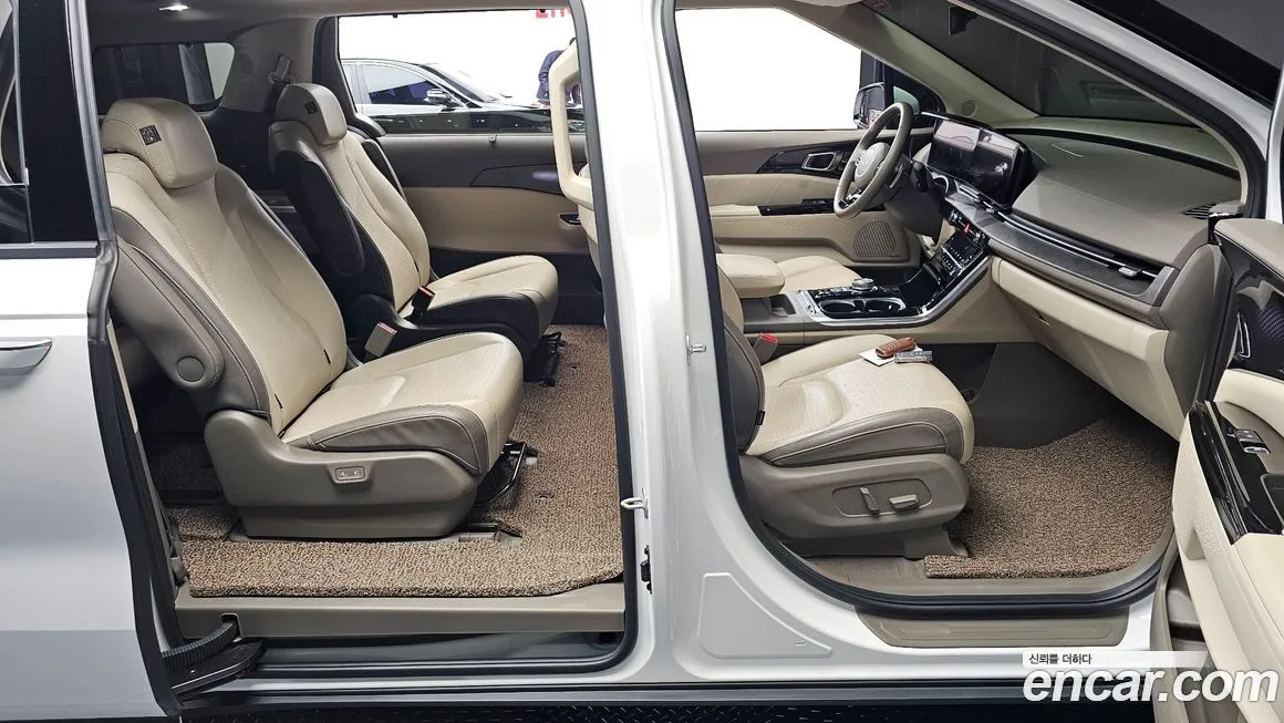Kia Carnival — фото 10