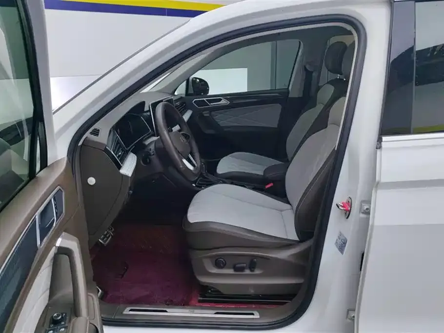 Volkswagen Tiguan L — фото 4