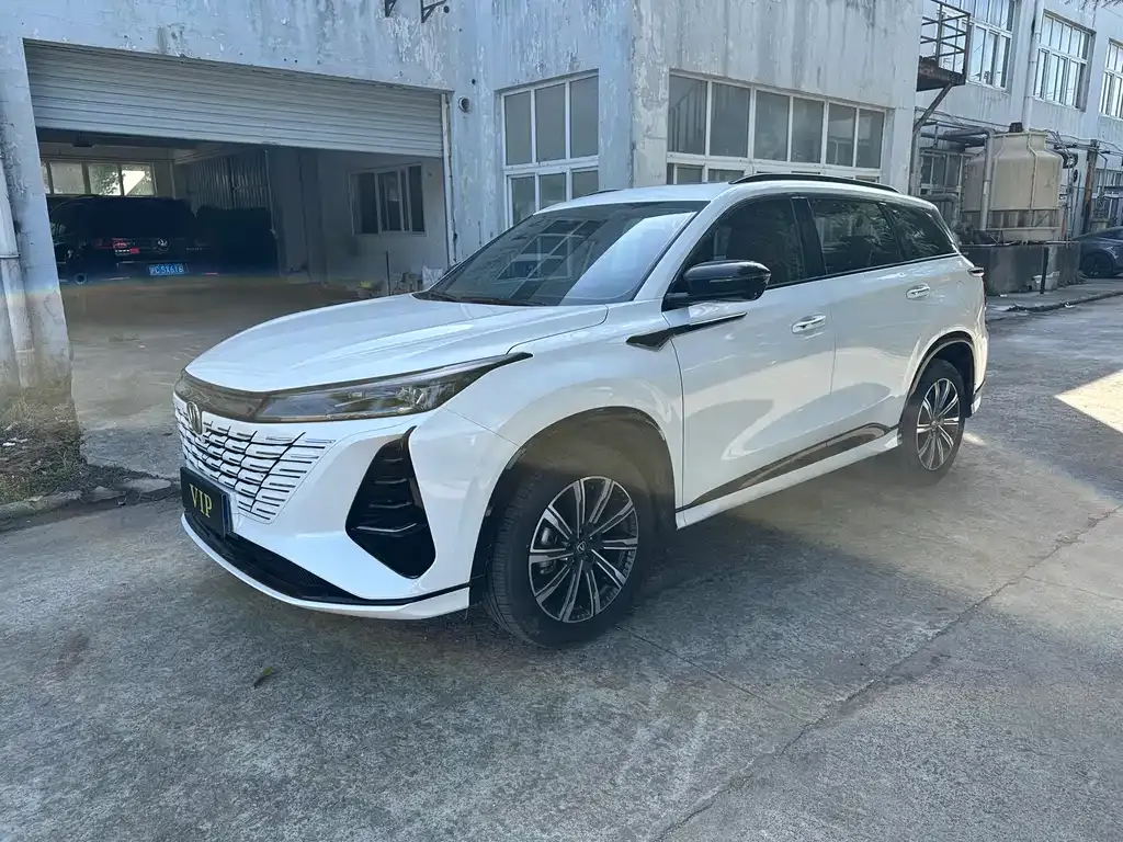 Changan CS75PLUS — фото 1