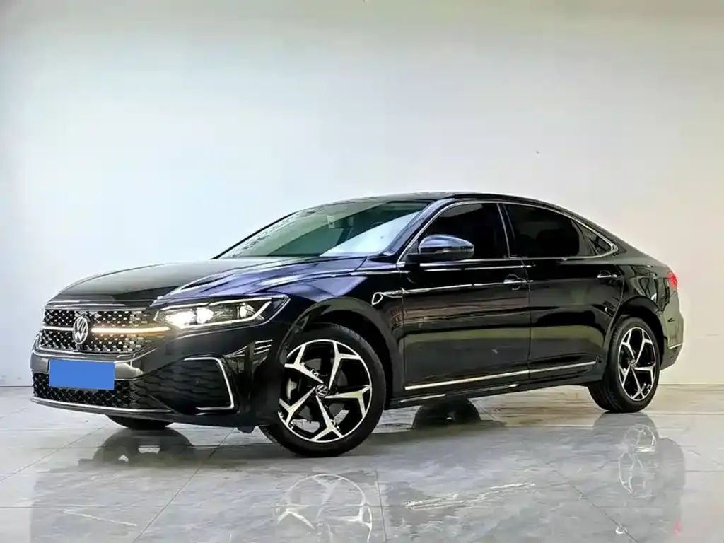 Volkswagen Passat — фото 1