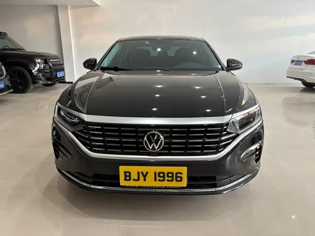 Volkswagen Passat — фото 1