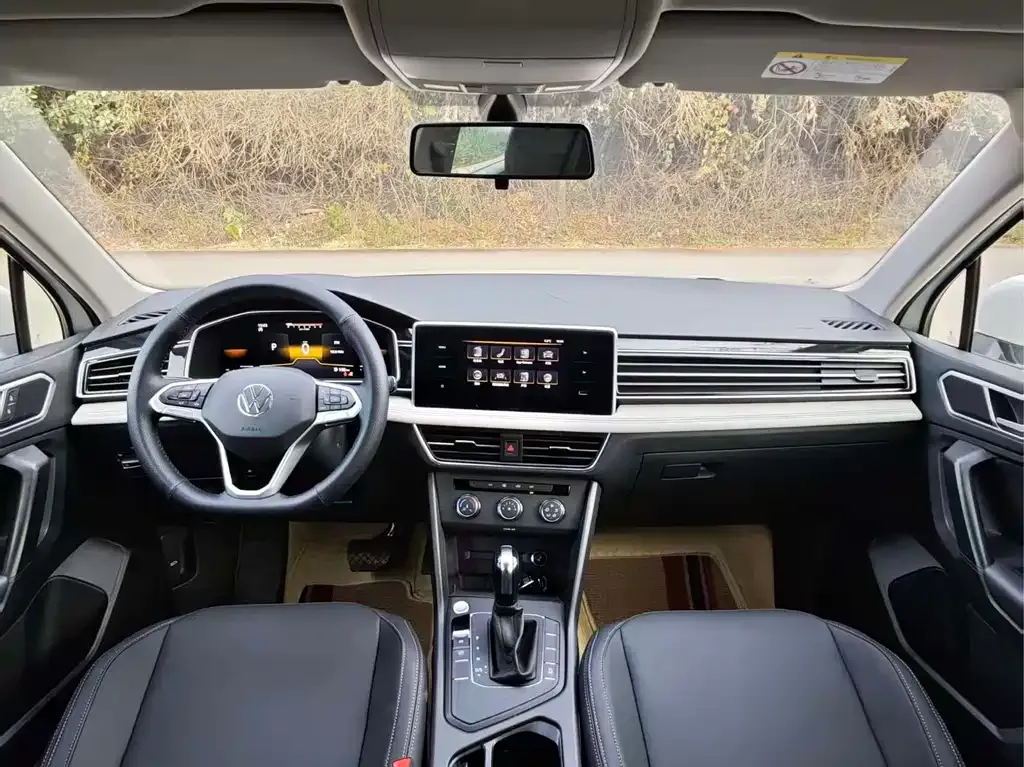 Volkswagen Tiguan L — фото 10