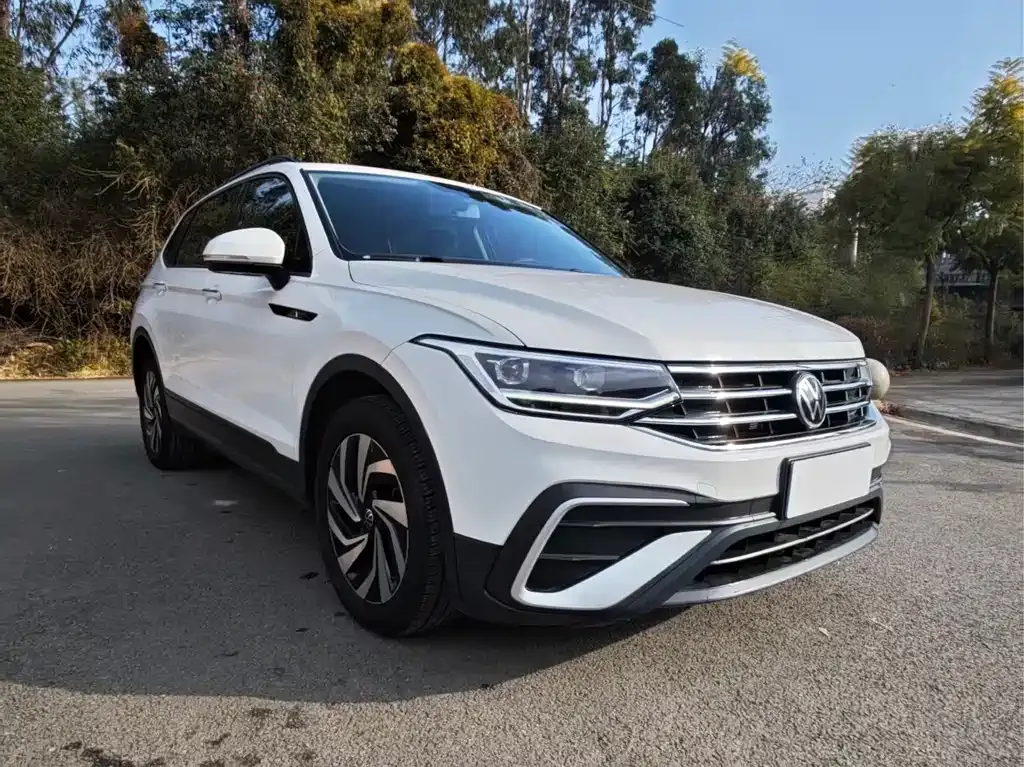 Volkswagen Tiguan L — фото 9