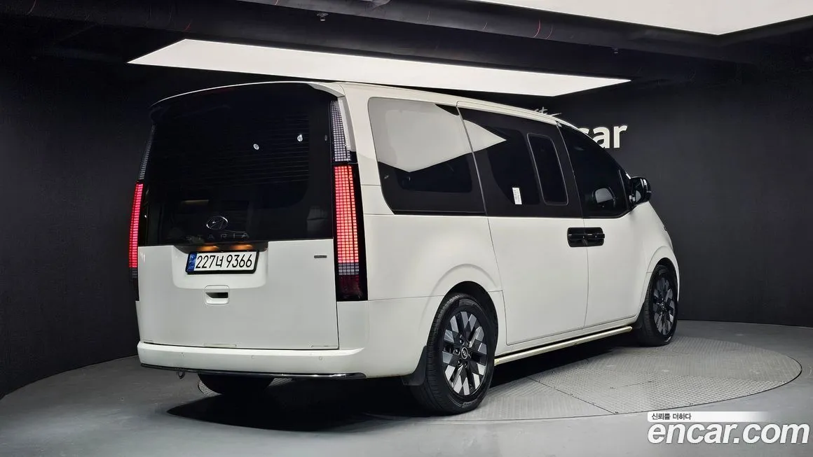 Hyundai Staria — фото 2