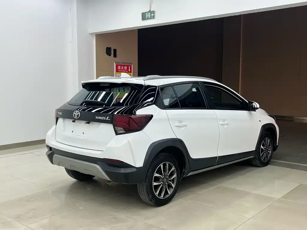 Toyota Yaris L — фото 4