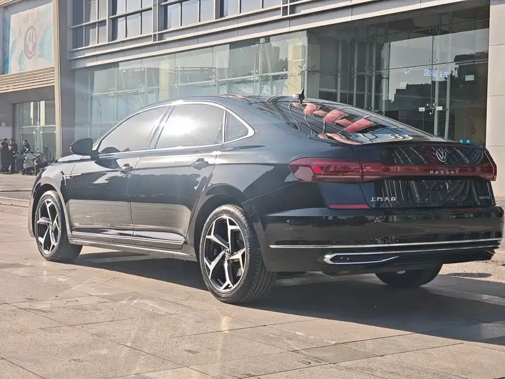 Volkswagen Passat — фото 8