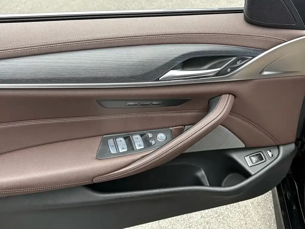 BMW 5 Series New Energy — фото 10