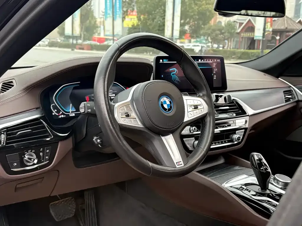 BMW 5 Series New Energy — фото 3