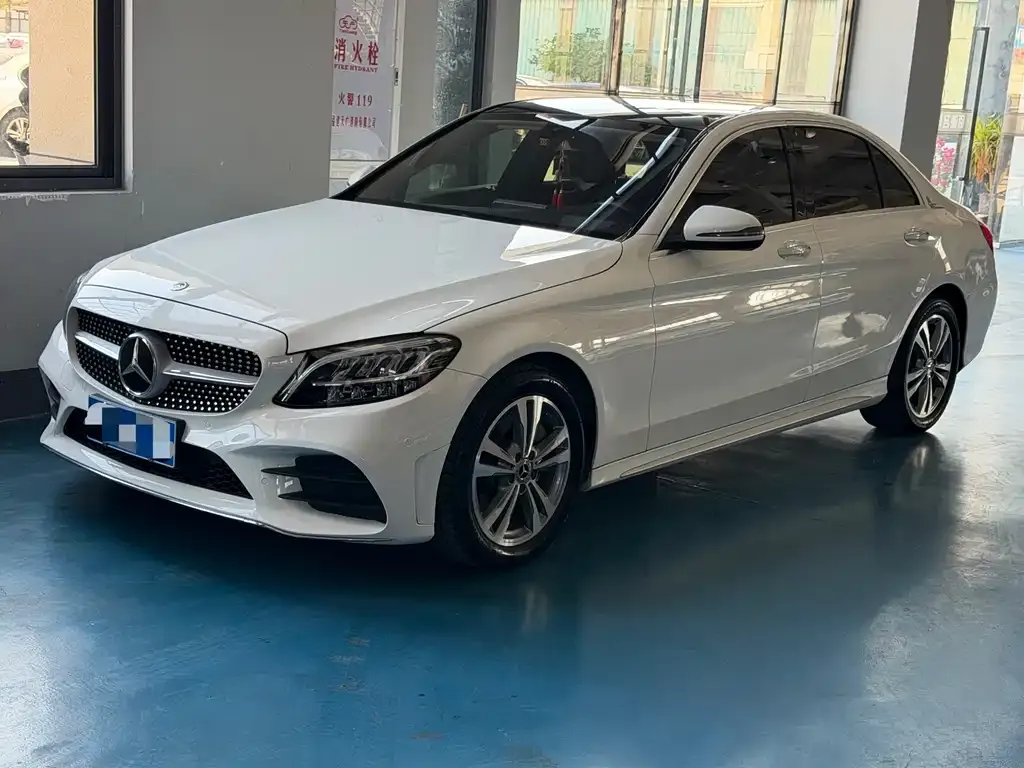 Mercedes-Benz C-Class — фото 1