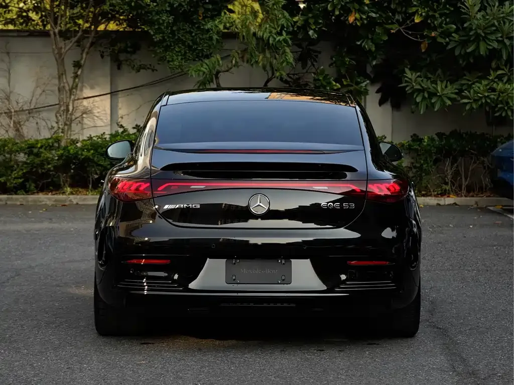 Mercedes-Benz EQE AMG — фото 4