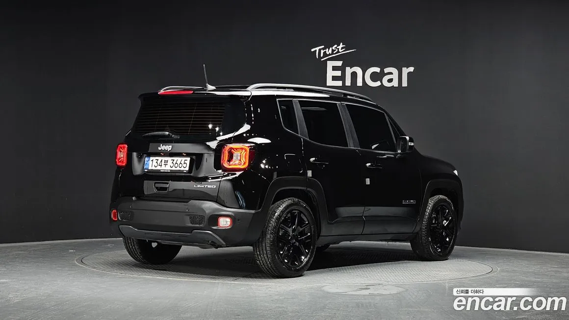 Jeep Renegade — фото 2