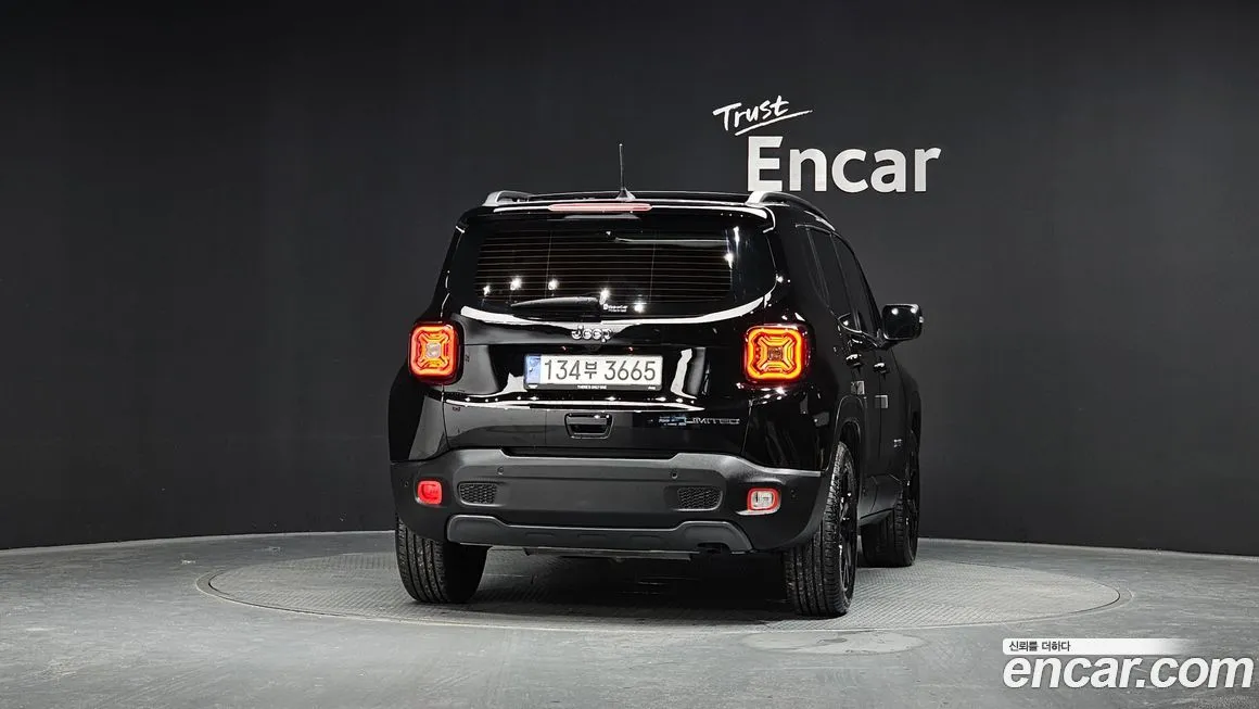 Jeep Renegade — фото 4