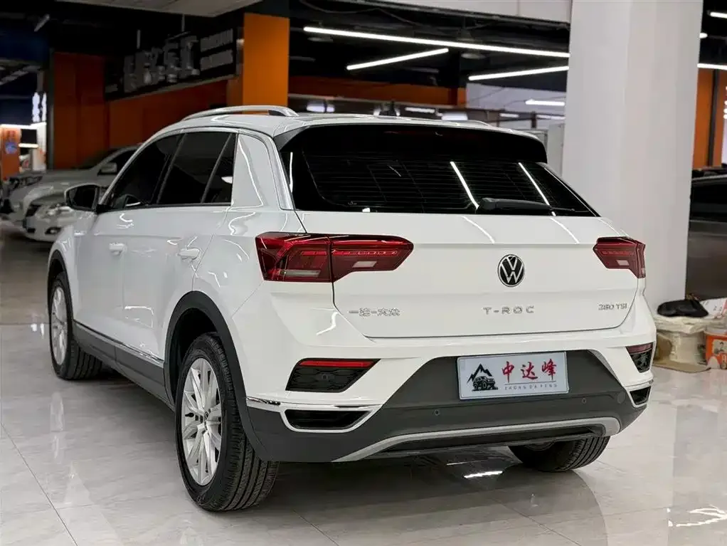 Volkswagen T-Roc — фото 7