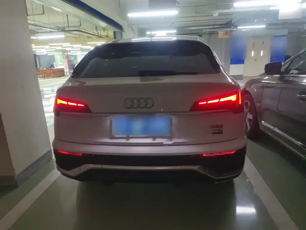 Audi Q5L Sportback — фото 4