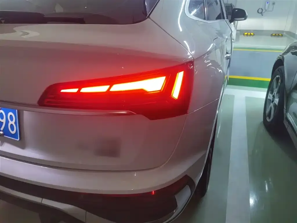 Audi Q5L Sportback — фото 9