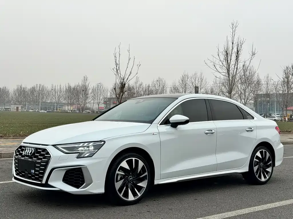 Audi A3 — фото 1