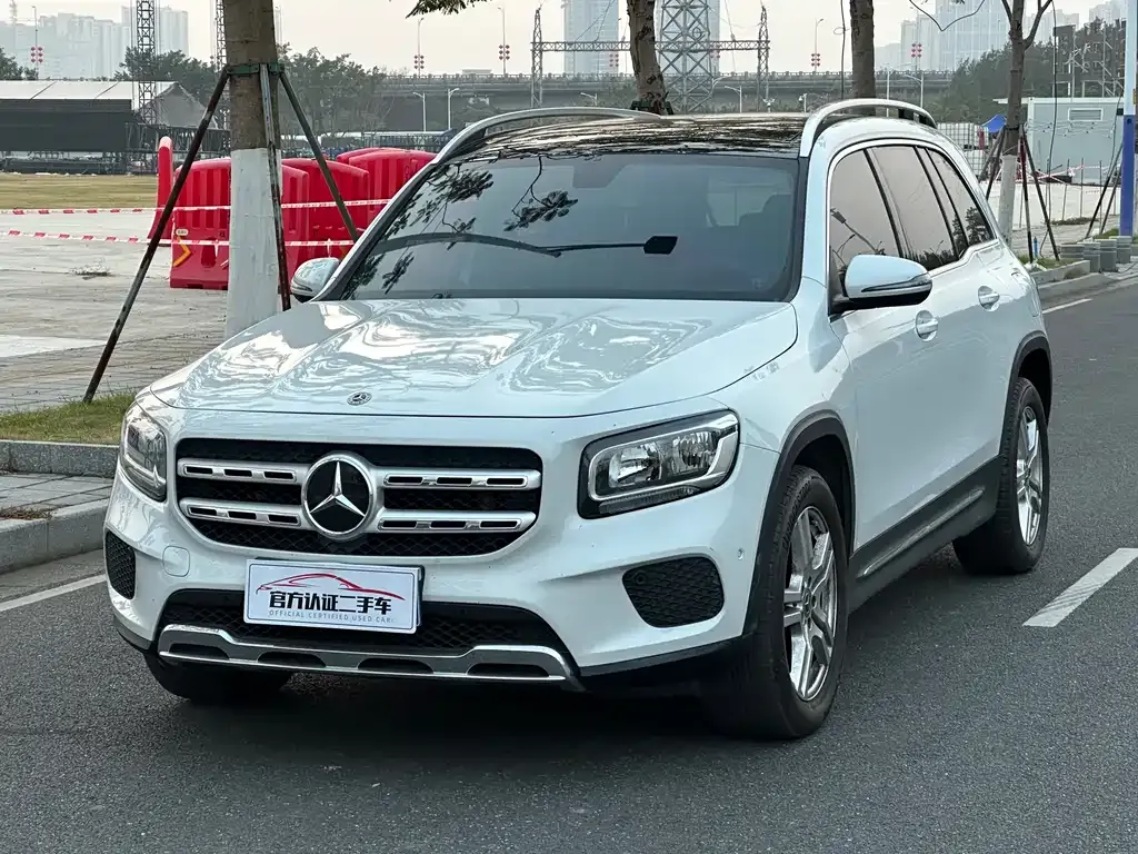 Mercedes-Benz GLB — фото 1