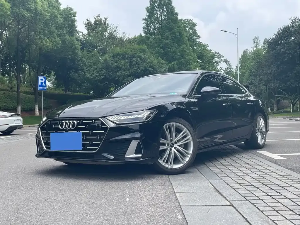Audi A7L — фото 1